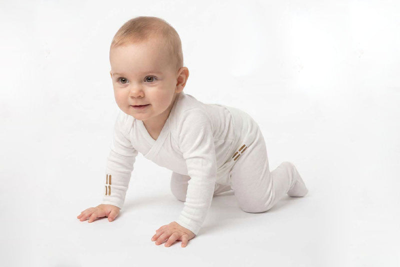Kleidung für Babys mit Neurodermitis