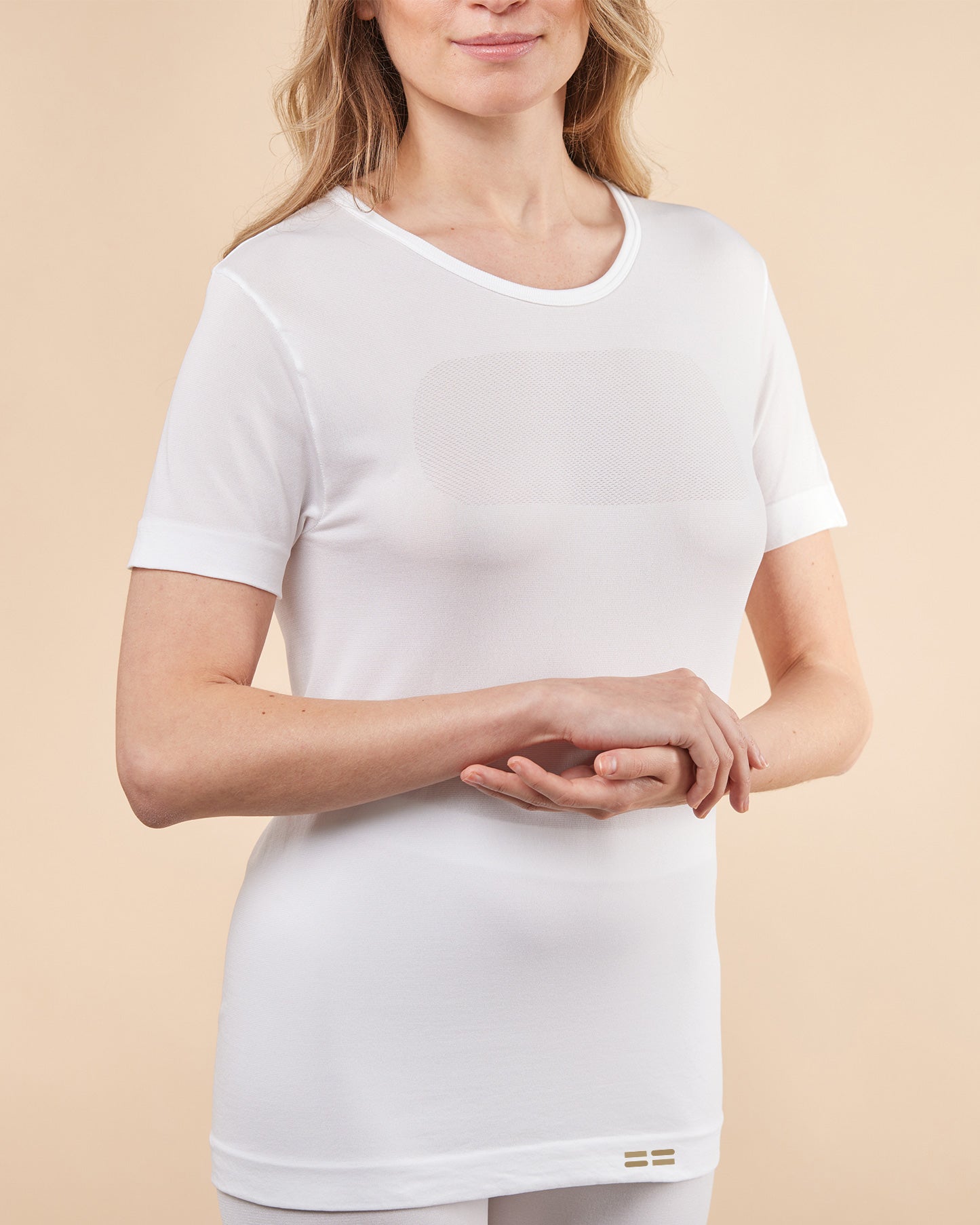 Vorderansicht des atmungsaktiven Damen-Funktionsshirts von Trustgarn. Perfekt bei Neurodermitis und sensibler Haut durch weiches, nahtarmes Material.