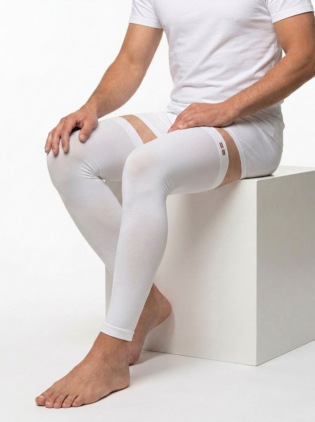 Mann trägt Beinsleeves von Trustgarn gegen Neurodermitis